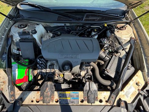 Used 2009 Buick LaCrosse CXL FWD image 9