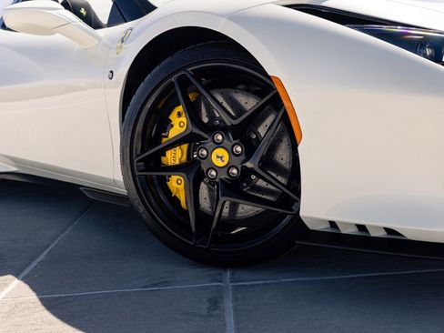 Used 2023 Ferrari F8 Tributo RWD image 22