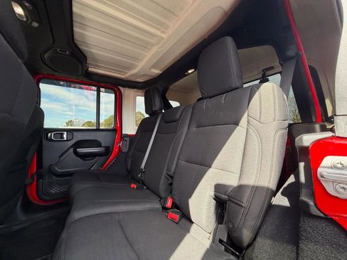 Used 2018 Jeep Wrangler Unlimited Sport S image 33