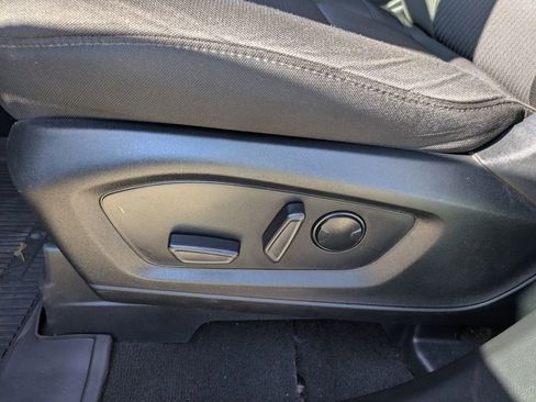 Used 2023 Ford Explorer XLT image 8