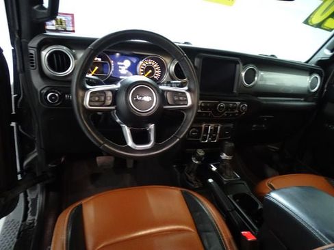 Used 2020 Jeep Wrangler Unlimited Sahara AWD/4WD image 5