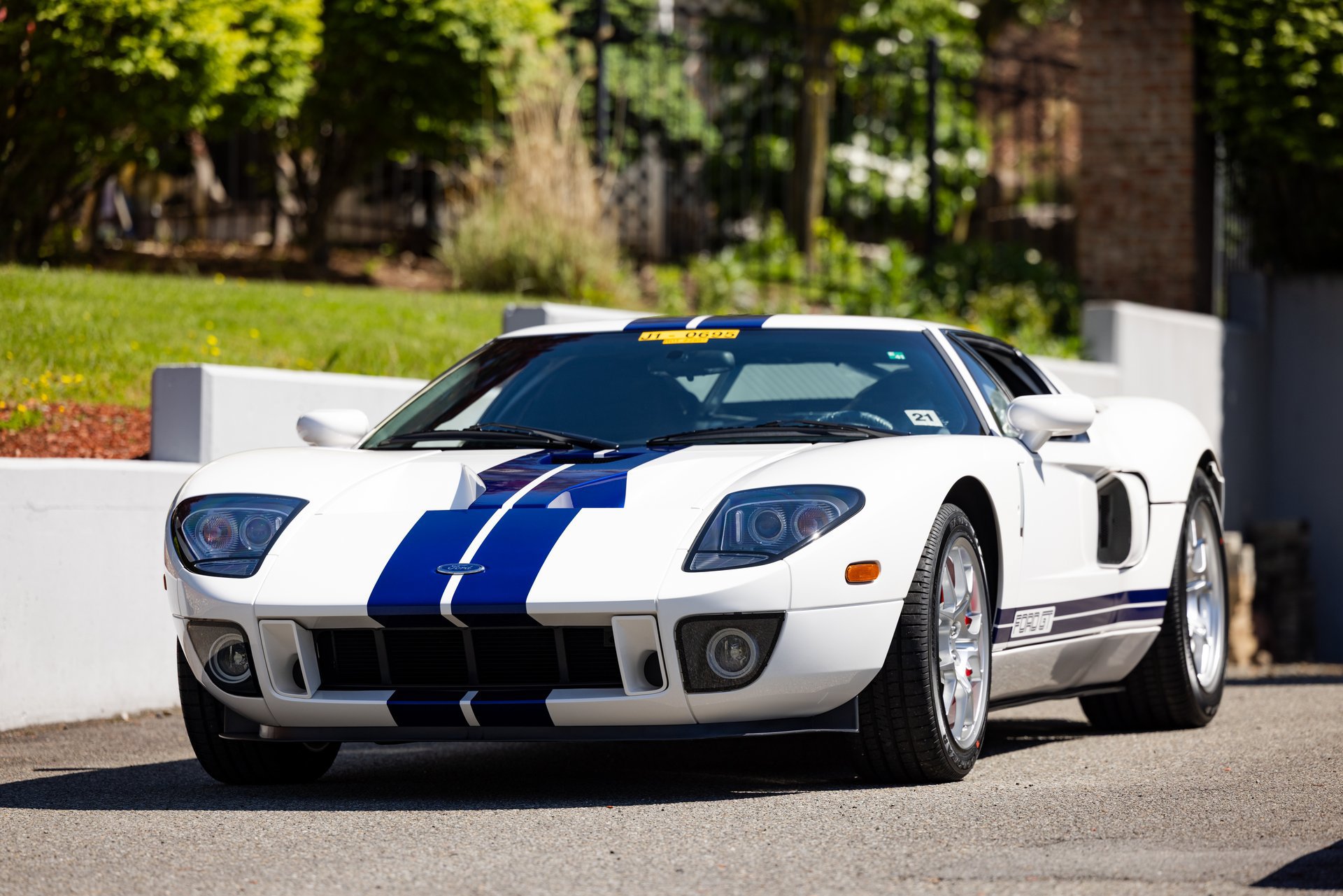 Used 2006 Ford GT RWD image 22