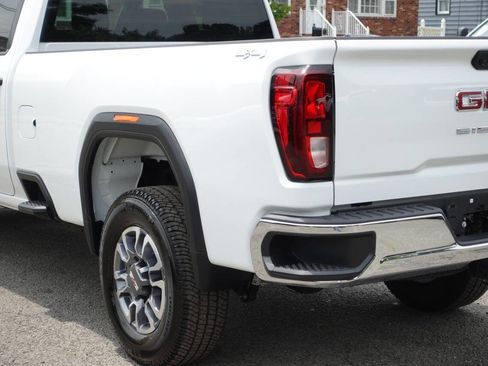 Used 2024 GMC Sierra 2500 Pro w/ Convenience Package image 9