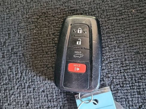 Used 2022 Toyota Highlander XLE AWD/4WD image 28