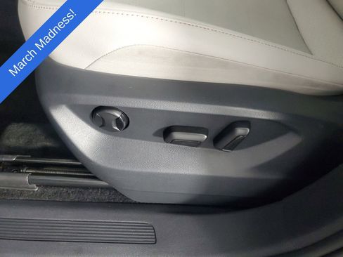 Used 2019 Volkswagen Tiguan SE w/ Panoramic Sunroof Package image 29