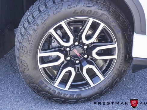 Used 2024 GMC Sierra 1500 AT4 w/ Technology Package AWD/4WD image 15