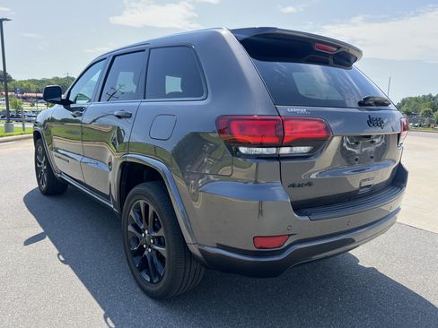 Used 2021 Jeep Grand Cherokee Laredo X AWD/4WD image 7