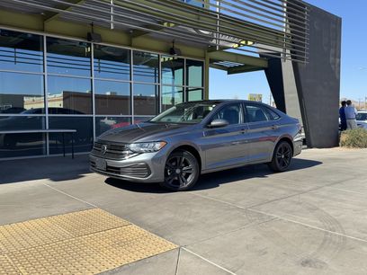 Used 2022 Volkswagen Jetta SE w/ Panoramic Sunroof Package