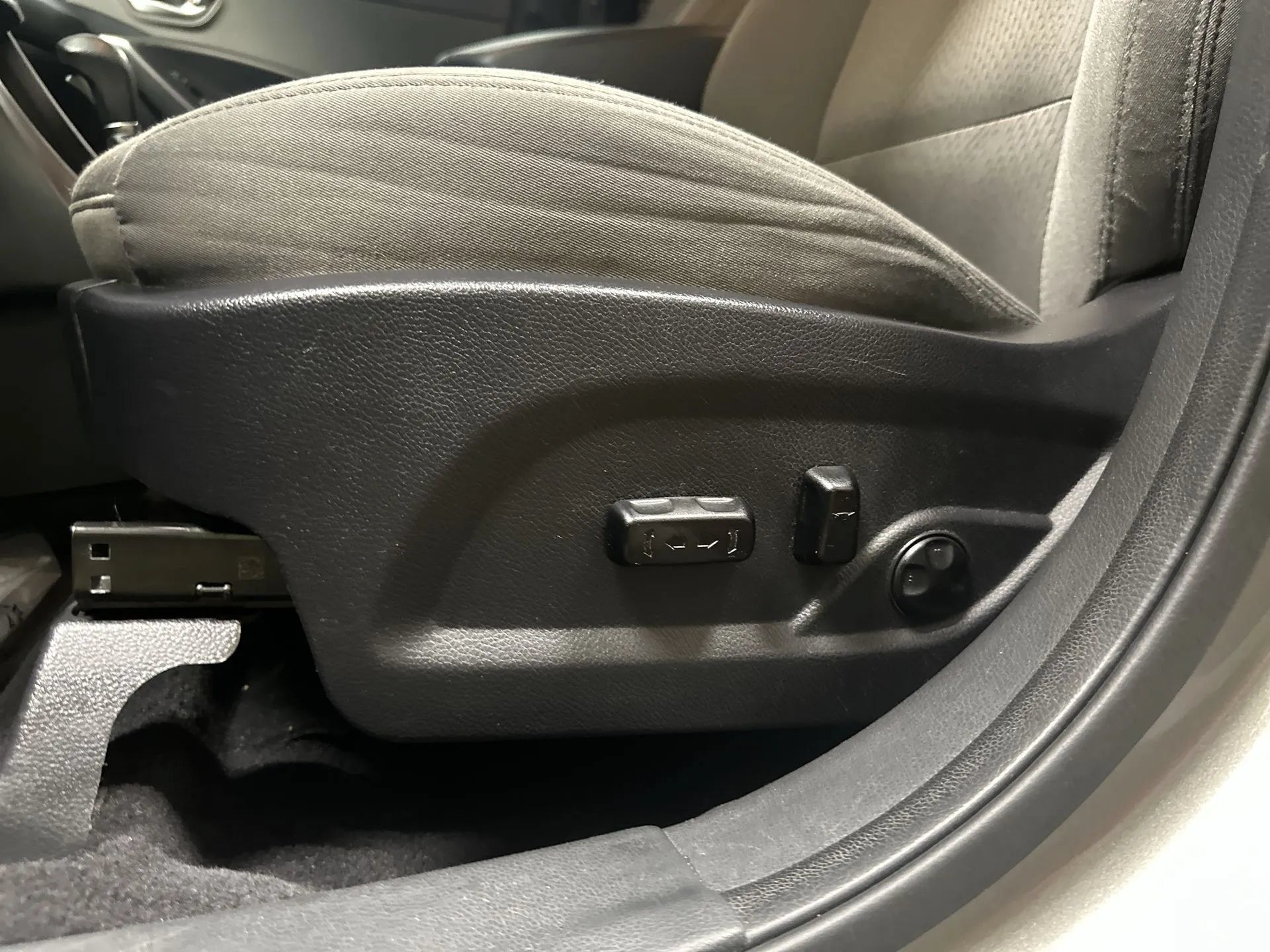 Used 2018 Hyundai Santa Fe Sport w/ 2.4L Value Package 02 FWD image 14
