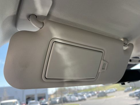 Certified 2025 Land Rover Range Rover Evoque Dynamic SE image 22