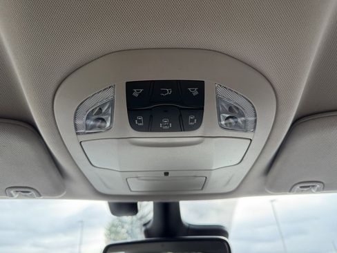 Used 2022 Chrysler Pacifica Touring-L image 29