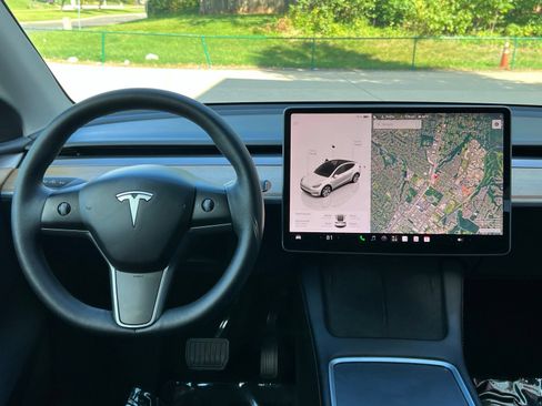 Used 2023 Tesla Model Y Long Range AWD/4WD image 21