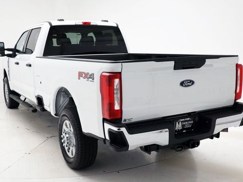 Used 2023 Ford F350 XLT w/ FX4 Off-Road Package image 5