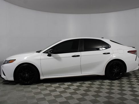 Used 2019 Toyota Camry SE FWD image 8