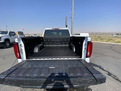 Certified 2025 GMC Sierra 1500 SLT AWD/4WD image 23