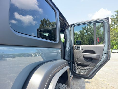 Used 2025 Jeep Wrangler Unlimited Rubicon w/ XTREMEE 35" Tire Package AWD/4WD image 21