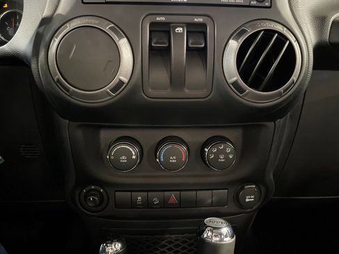 Used 2016 Jeep Wrangler Sport w/ Quick Order Package 24S AWD/4WD image 21