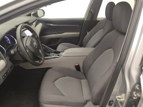 Used 2020 Toyota Camry LE image 17