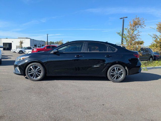 Used 2023 Kia Forte LXS w/ LXS Technology Package FWD image 6