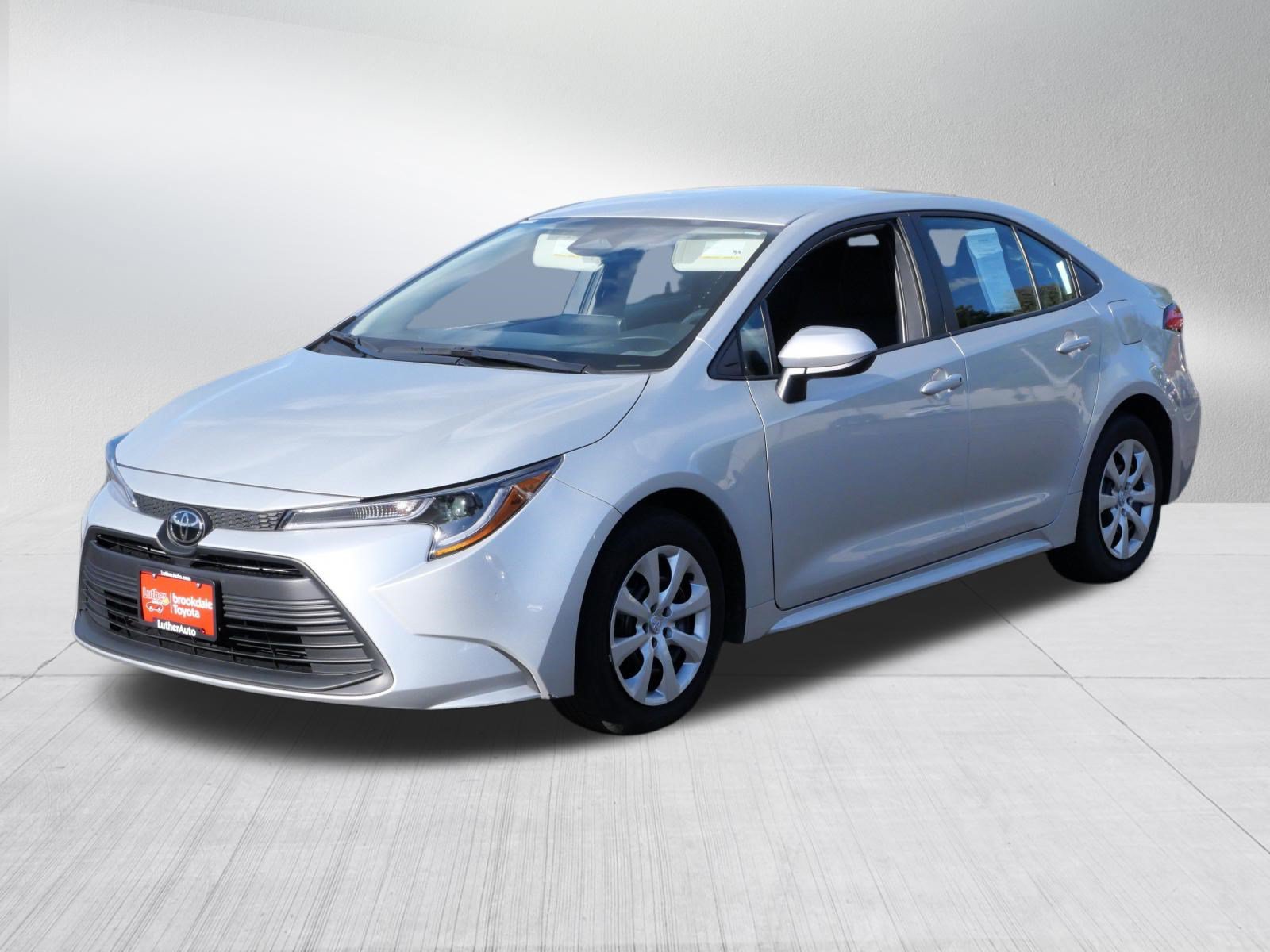Certified 2025 Toyota Corolla LE FWD image 3