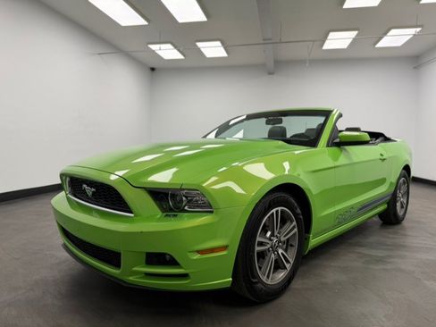 Used 2013 Ford Mustang Premium RWD image 5