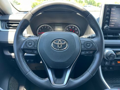 Used 2019 Toyota RAV4 XLE w/ Convenience Package AWD/4WD image 9