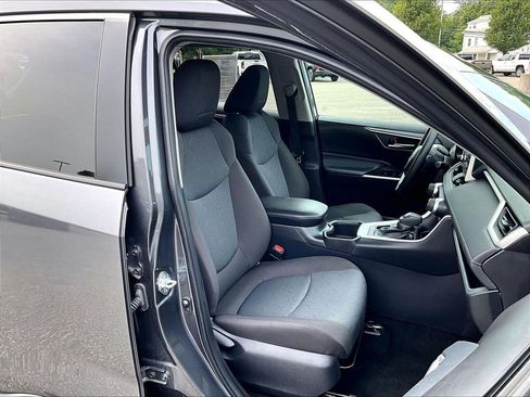 Used 2025 Toyota RAV4 XLE AWD/4WD image 11