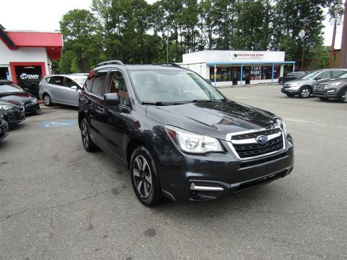 Used 2017 Subaru Forester 2.5i Premium w/ All-Weather Package AWD/4WD image 9