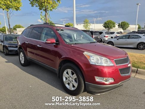 Used 2011 Chevrolet Traverse LT w/ LPO, 'HIT The Road' Package FWD image 3