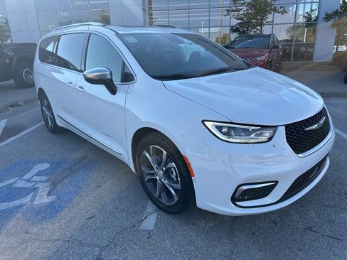 New 2026 Chrysler Pacifica Pinnacle w/ Trailer Tow Group image 6