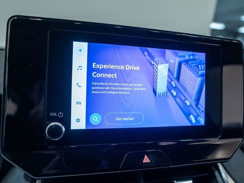 Used 2024 Toyota Venza LE image 28