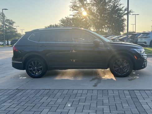 Certified 2022 Volkswagen Tiguan SE FWD image 10