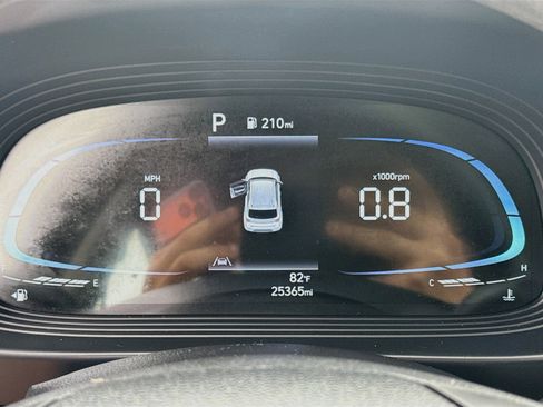 Used 2024 Hyundai Venue SE FWD image 9