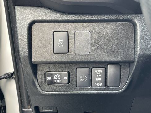 Used 2021 Toyota Tacoma TRD Off-Road w/ Technology Package AWD/4WD image 29