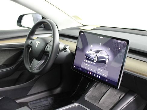 Used 2023 Tesla Model 3 Standard Range image 16