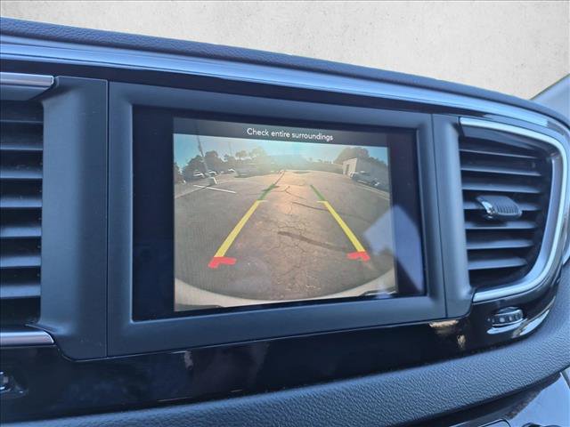 Used 2020 Chrysler Pacifica Touring-L FWD image 14