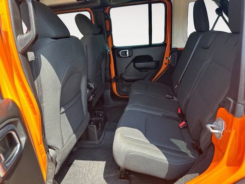 Used 2025 Jeep Wrangler Unlimited Sport AWD/4WD image 9