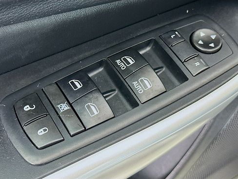 Used 2017 Jeep Cherokee Trailhawk w/ Cold Weather Group AWD/4WD image 18