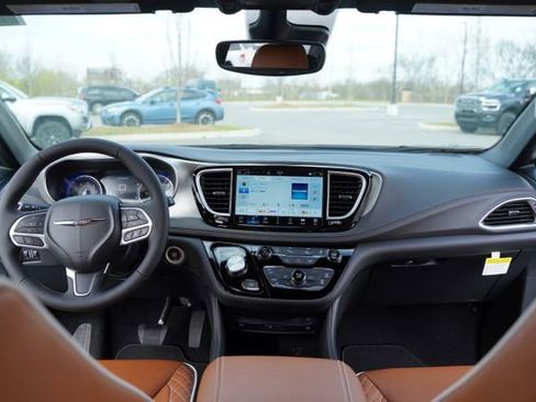 New 2026 Chrysler Pacifica Pinnacle image 24