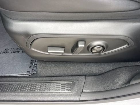 Used 2025 Jeep Grand Cherokee Limited RWD image 12