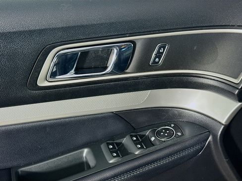 Used 2017 Ford Explorer XLT w/ Equipment Group 202A image 24