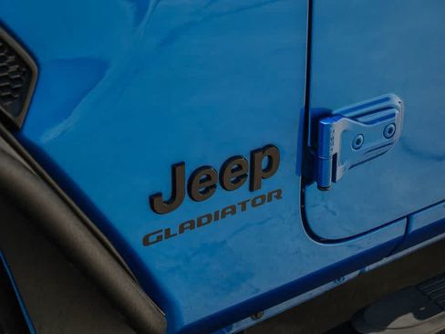 Used 2021 Jeep Gladiator Sport AWD/4WD image 5