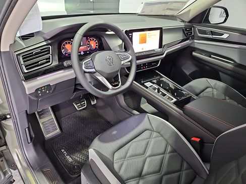New 2026 Volkswagen Atlas Peak Edition AWD/4WD image 14