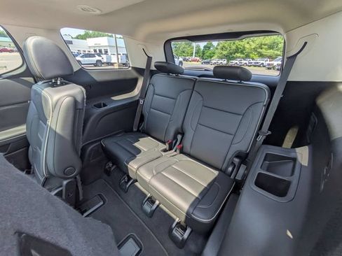 Certified 2022 GMC Acadia Denali w/ Denali Ultimate Package AWD/4WD image 30