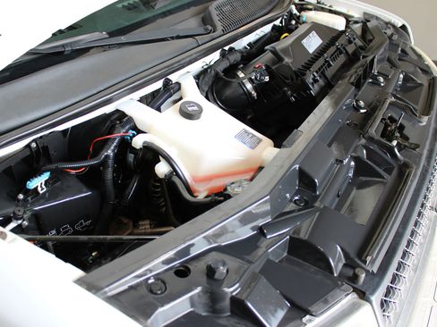 Used 2018 Chevrolet Express 2500 w/ Driver Convenience Package image 22