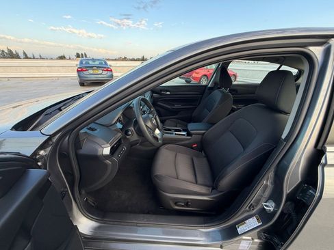 Used 2024 Nissan Altima 2.5 SV image 35