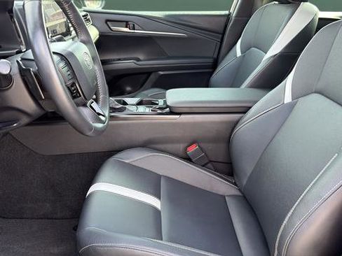 Used 2025 Toyota Camry SE w/ Convenience Package image 25