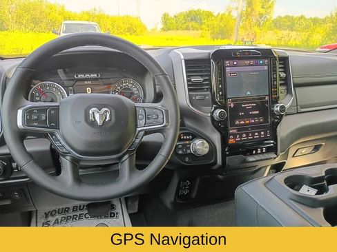 Used 2025 RAM 1500 Laramie AWD/4WD image 11