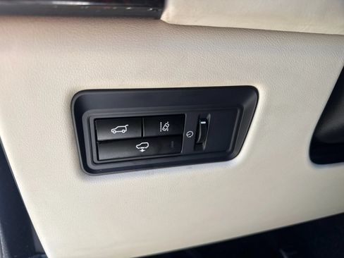 Used 2015 Land Rover Range Rover Supercharged AWD/4WD image 38