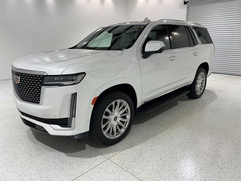 Used 2024 Cadillac Escalade Premium Luxury w/ Performance Package image 4